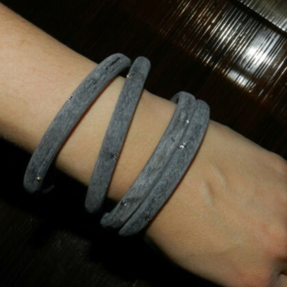 ZEFFIRA Set of 4 Round-Shaped Horn Bangles